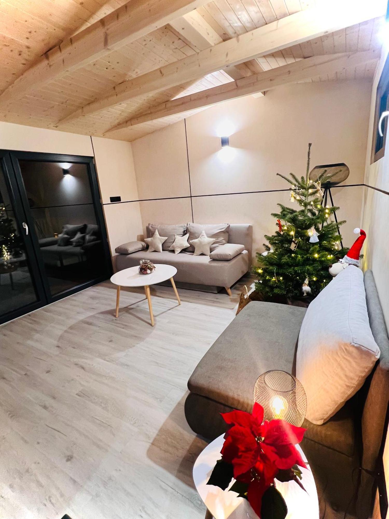 Domcek Pod Vezami S Virivkou A Grilom, Pri Termalnom Kupalisku Apartment Liptovsky Jan Exterior photo